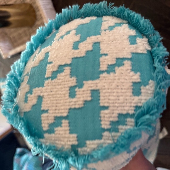 Frontgate Turquoise and White outdoor Accent Pillow Set - Picture 4 of 9